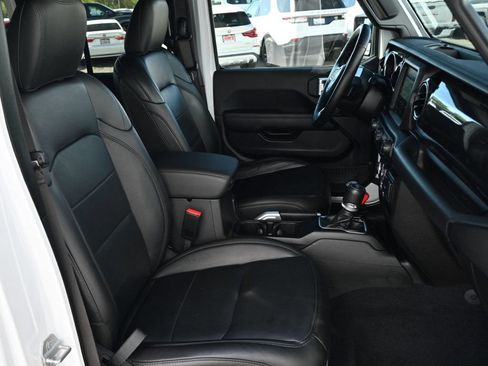 Used 2022 Jeep Wrangler Unlimited Sahara AWD/4WD image 23