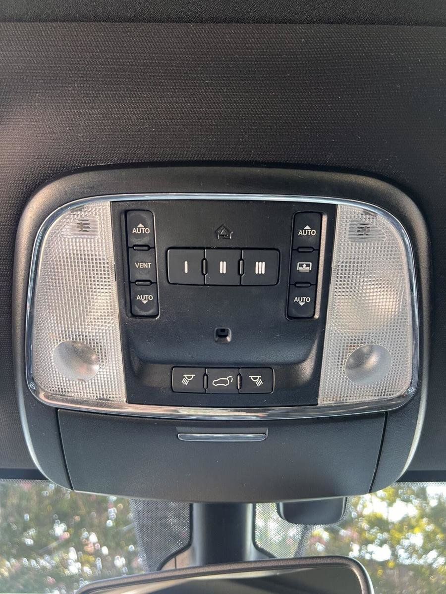 Used 2020 Jeep Grand Cherokee Limited w/ Luxury Group II RWD image 10