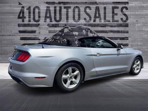 Used 2019 Ford Mustang Convertible image 3