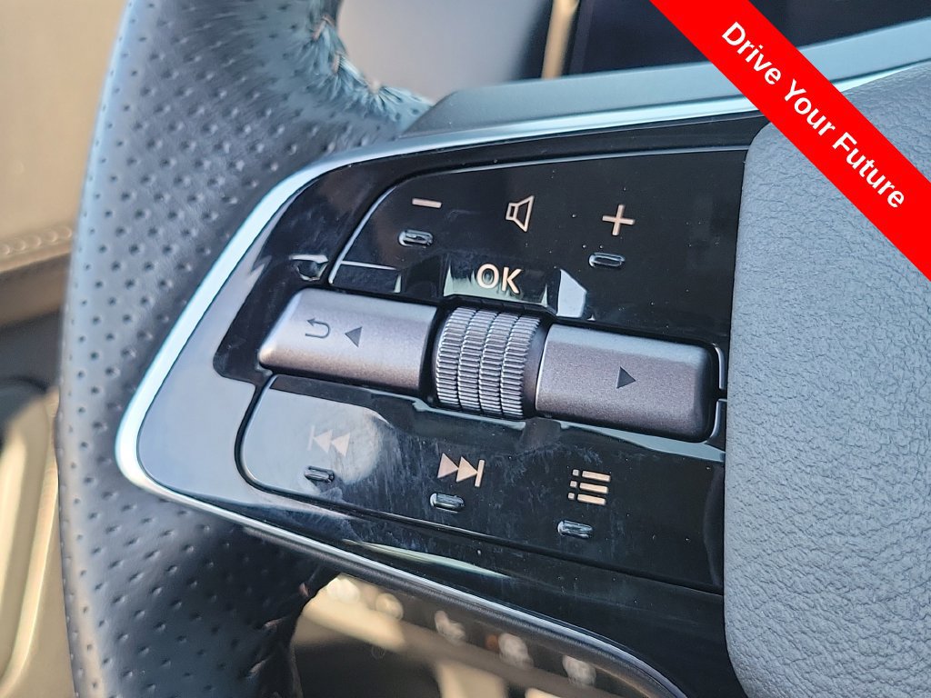 Used 2023 Nissan Ariya AWD image 5