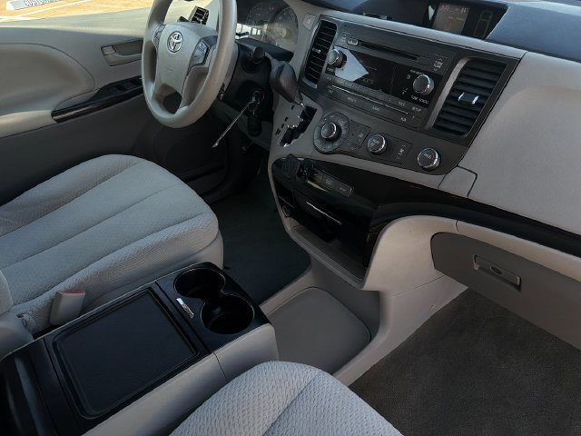 Used 2012 Toyota Sienna LE FWD image 21