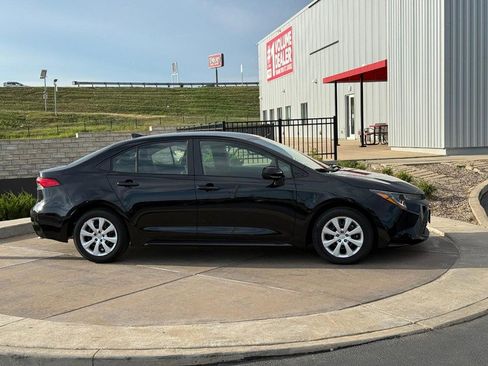 Certified 2025 Toyota Corolla LE image 2