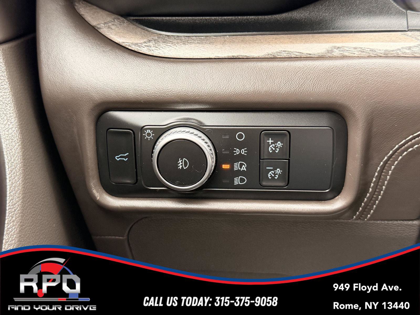 Used 2020 Ford Explorer Platinum w/ Premium Technology Package AWD/4WD image 38
