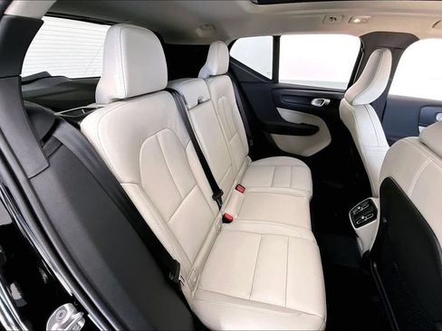 New 2026 Volvo XC40 B5 Ultra w/ Protection Package Premier AWD/4WD image 8