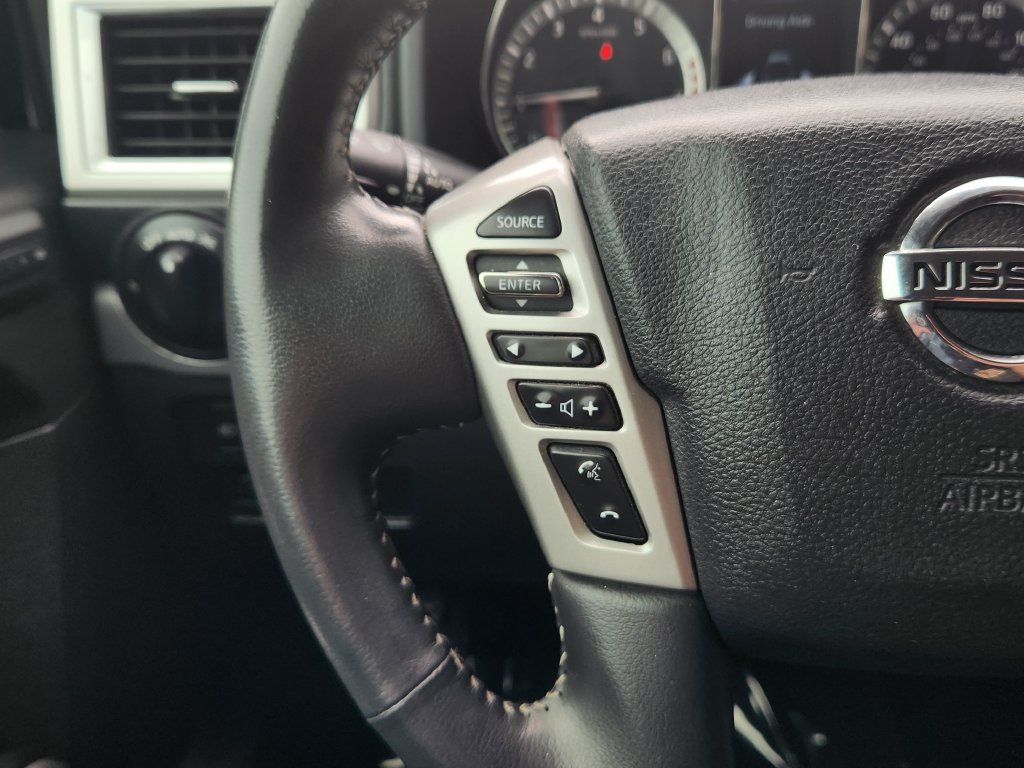 Used 2018 Nissan Titan PRO-4X w/ Pro-4x Convenience Package AWD/4WD image 25