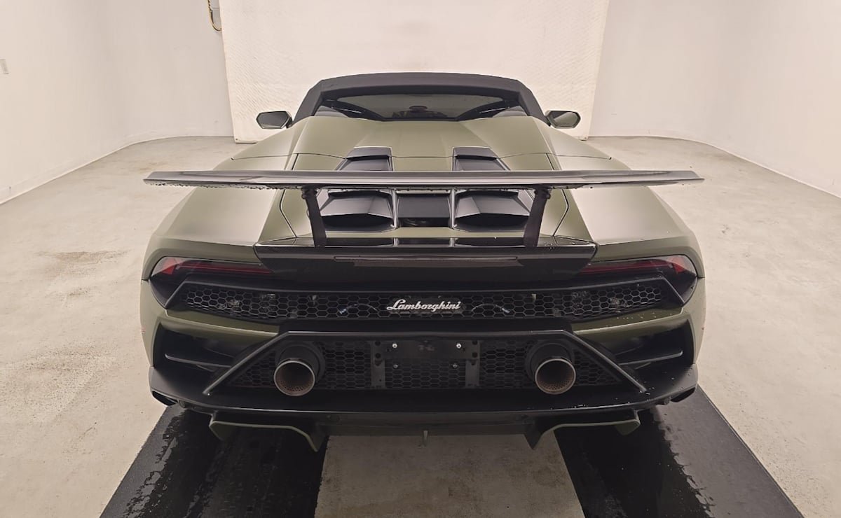 Used 2022 Lamborghini Huracan EVO RWD image 8
