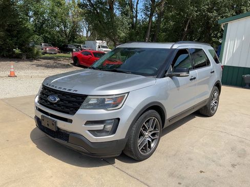 Used 2016 Ford Explorer Sport w/ Equipment Group 401A AWD/4WD image 5
