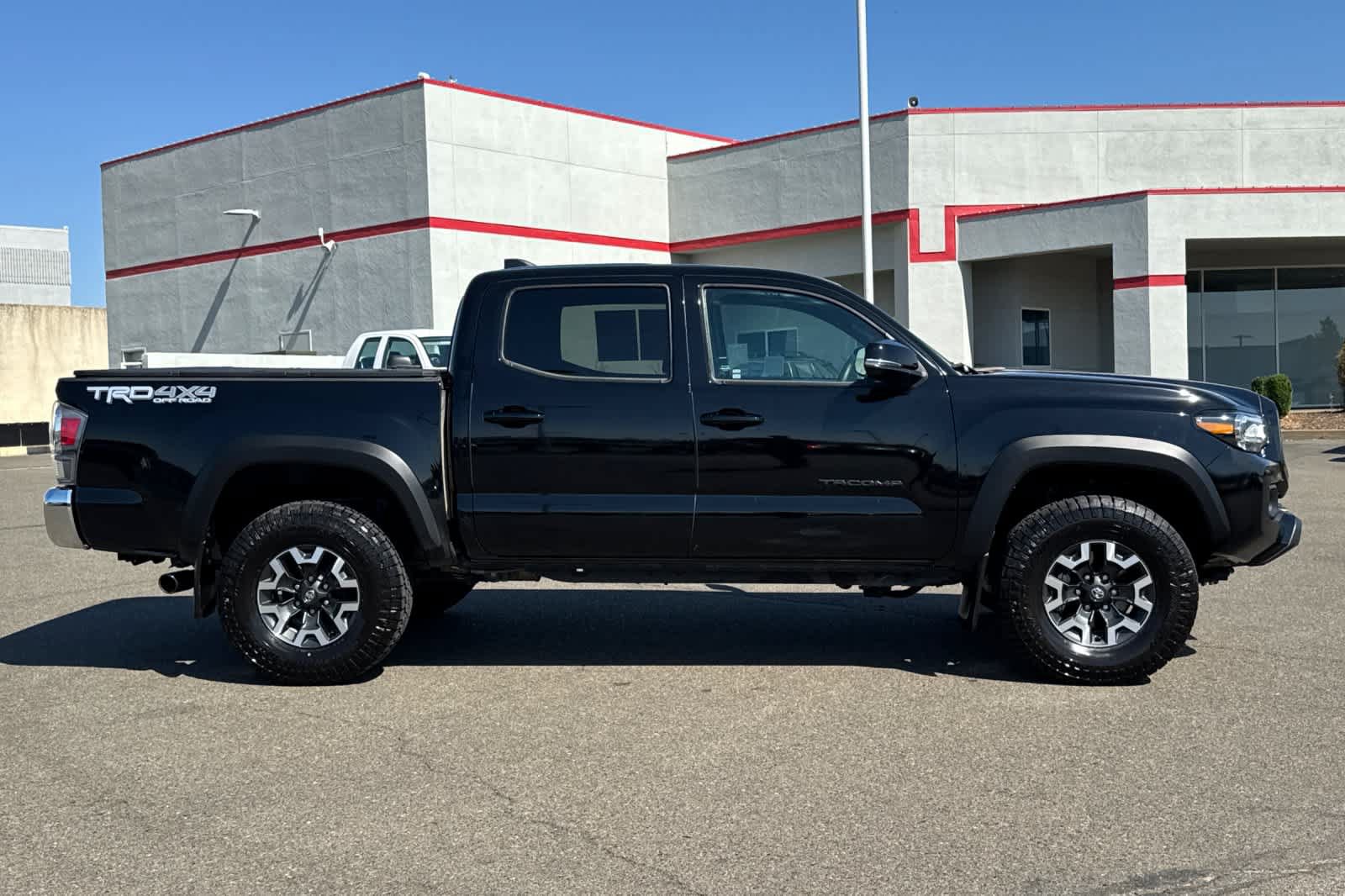 Certified 2023 Toyota Tacoma TRD Off-Road w/ Black Out Package (TMS) AWD/4WD image 6