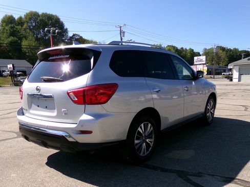 Used 2019 Nissan Pathfinder SV image 5