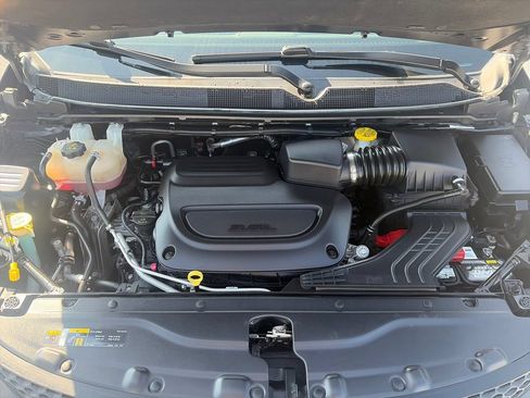Used 2023 Chrysler Voyager LX FWD image 21