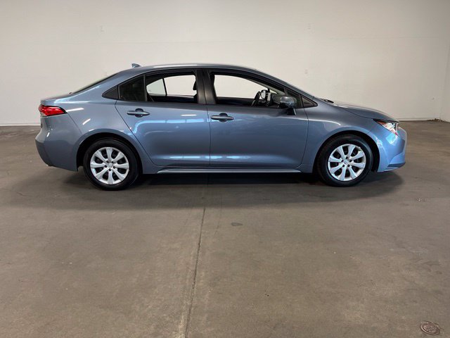 Used 2022 Toyota Corolla LE FWD image 2