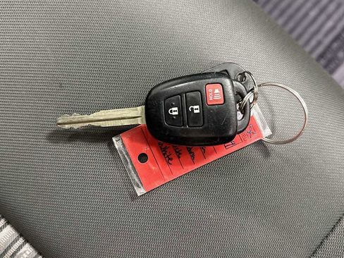 Certified 2021 Toyota Tundra SR image 30