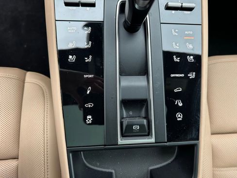 Certified 2025 Porsche Macan image 26