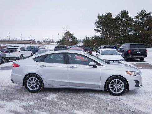 Certified 2019 Ford Fusion SE image 4