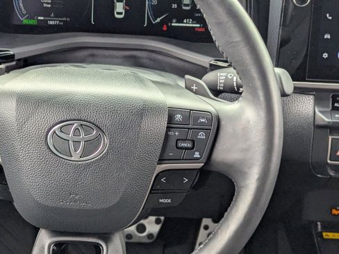 Used 2025 Toyota Camry XSE image 21