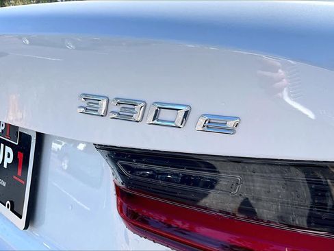 Used 2022 BMW 330e w/ Premium Package RWD image 10