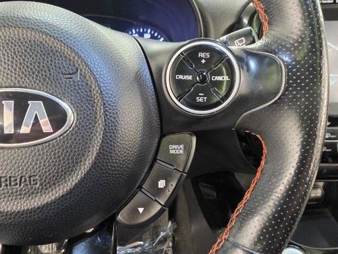 Used 2017 Kia Soul ! w/ Tech Package FWD image 12