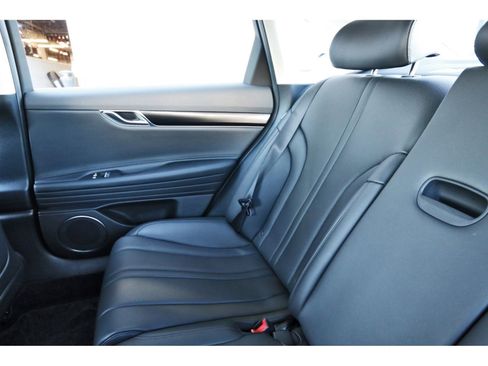 Used 2025 Genesis G80 2.5T image 13