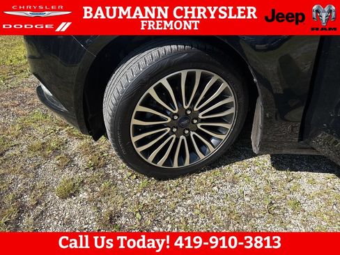 Used 2017 Ford Fusion SE w/ Equipment Group 202A AWD/4WD image 27
