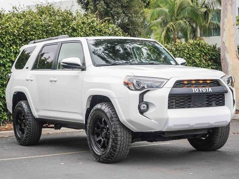 Used 2021 Toyota 4Runner SR5 Premium w/ Moonroof Package AWD/4WD image 3
