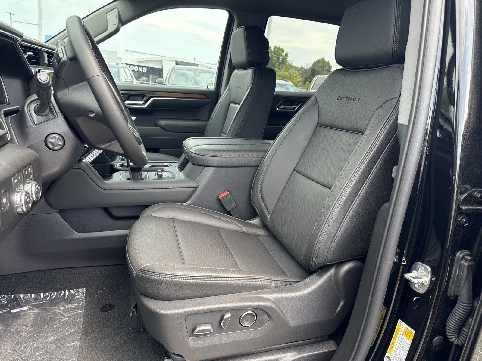 New 2026 GMC Sierra 1500 Denali w/ Denali Reserve Package AWD/4WD image 10