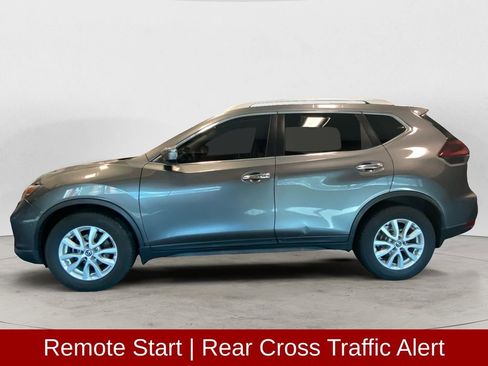 Used 2019 Nissan Rogue SV image 2