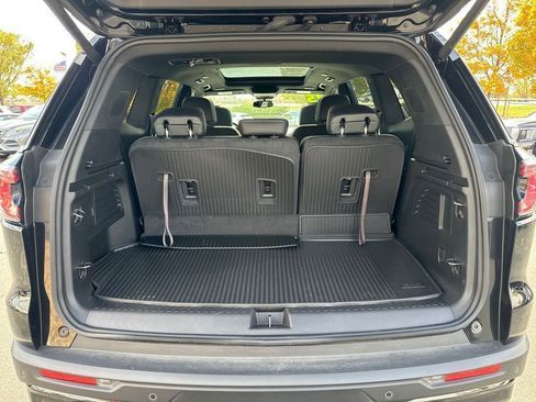 Used 2025 GMC Acadia AT4 w/ Luxury Package image 8