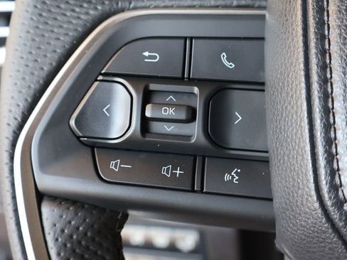 Used 2025 Toyota Tundra Limited AWD/4WD image 23