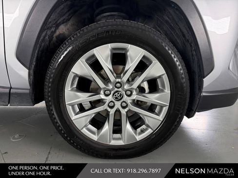 Used 2019 Toyota RAV4 Limited w/ Cold Weather Package AWD/4WD image 14