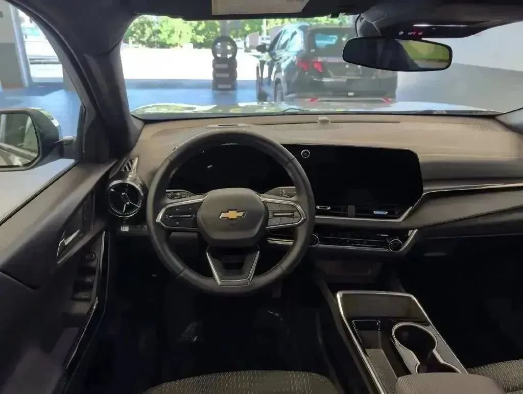 Used 2025 Chevrolet Equinox LT AWD/4WD image 83