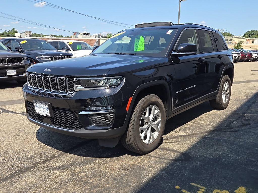 Used 2023 Jeep Grand Cherokee Limited AWD/4WD image 4