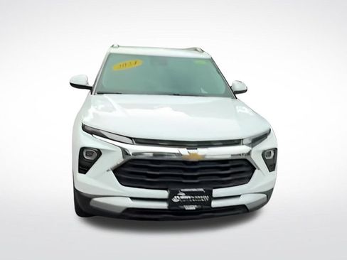 Used 2024 Chevrolet TrailBlazer LT w/ Convenience Package AWD/4WD image 3