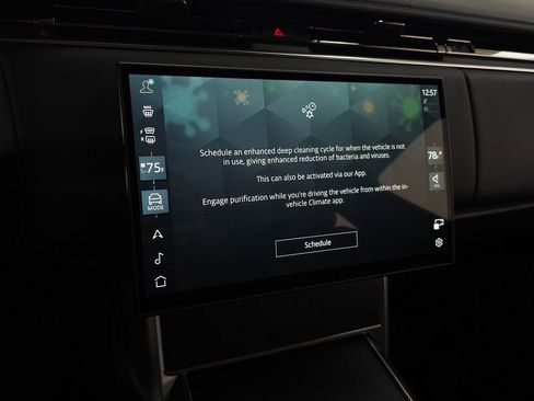 Used 2025 Land Rover Range Rover SE image 32