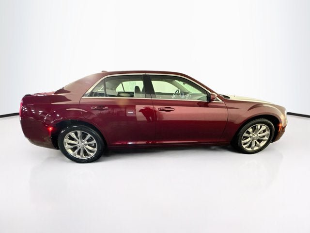 Used 2019 Chrysler 300 Touring w/ Driver Convenience Group AWD/4WD image 4