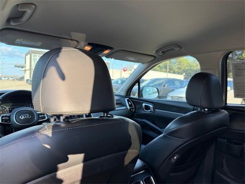 Used 2021 Kia Sorento S image 29