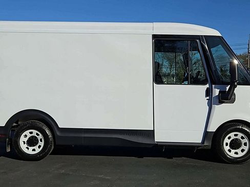 New 2025 Chevrolet Brightdrop 400 image 5