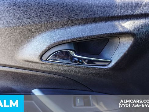 Used 2025 Chevrolet Trax LT w/ LT Convenience Package image 55