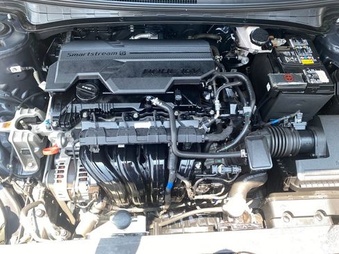 Used 2022 Hyundai Elantra SEL w/ Convenience Package FWD image 10