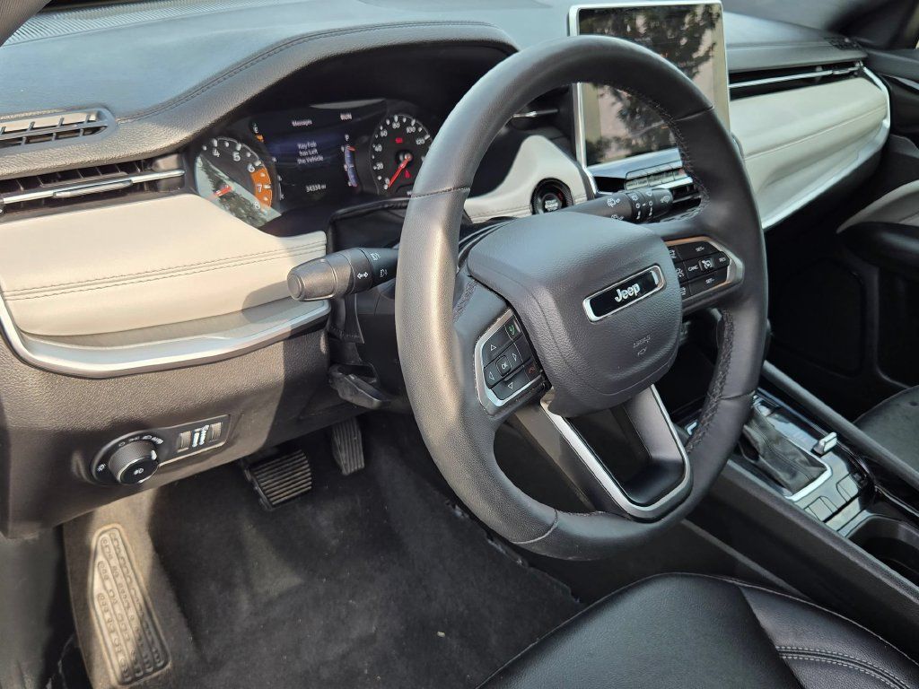 Used 2025 Jeep Compass Limited AWD/4WD image 11