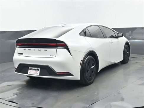 Used 2025 Toyota Prius LE image 19