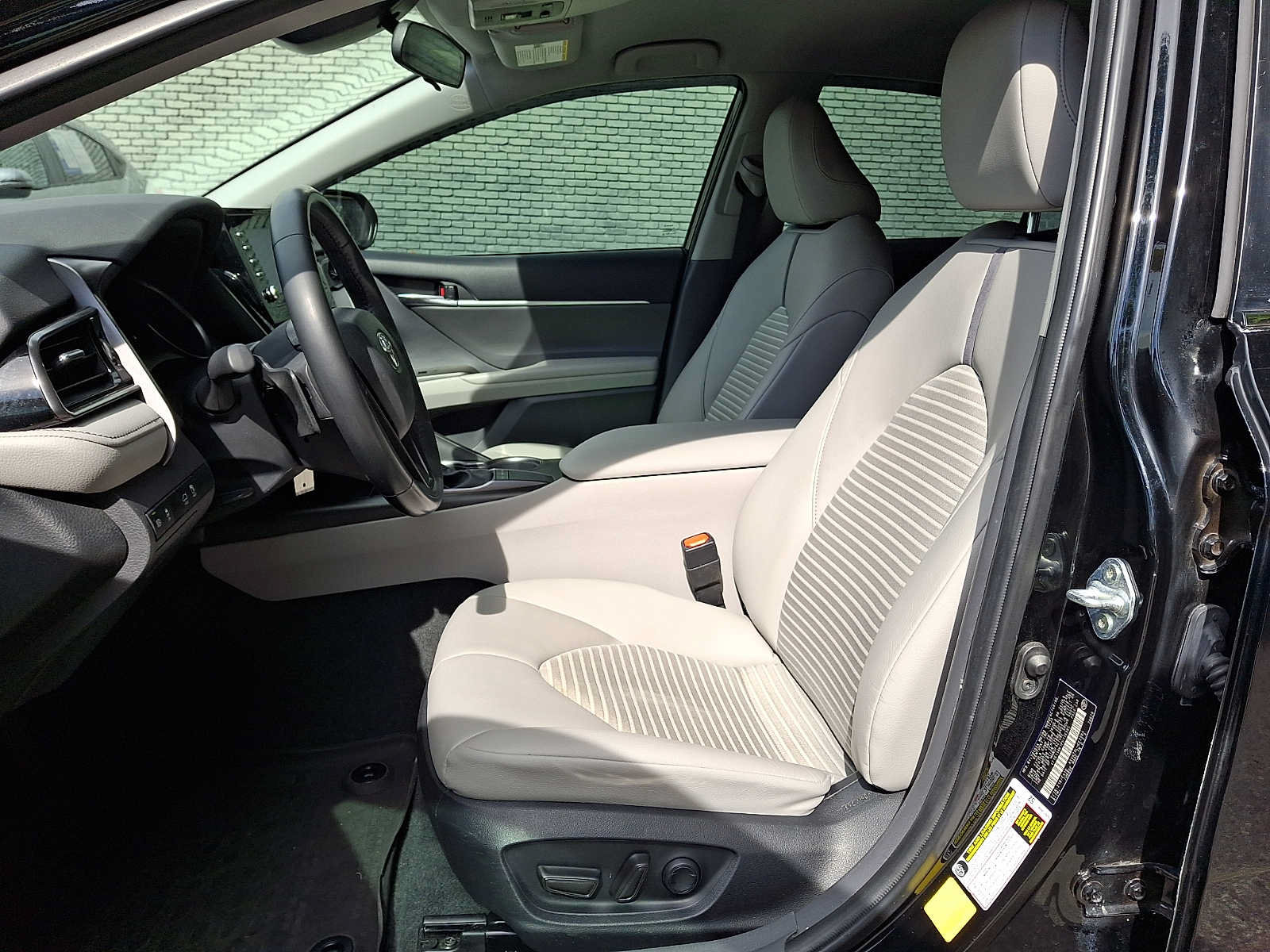 Used 2023 Toyota Camry SE FWD image 10