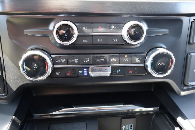 New 2027 Ford F250 Lariat w/ Black Appearance Package AWD/4WD image 19