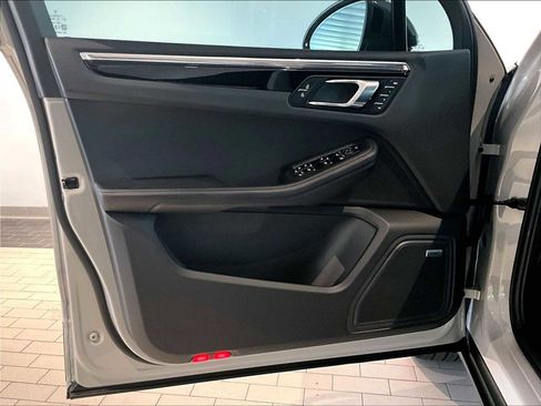 Used 2024 Porsche Macan Turbo image 26