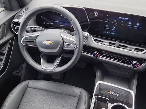 Used 2025 Chevrolet Equinox LT w/ Convenience Package II AWD/4WD image 5