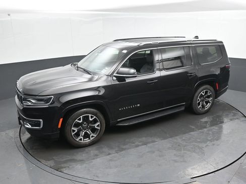 Used 2024 Jeep Wagoneer Series III AWD/4WD image 38