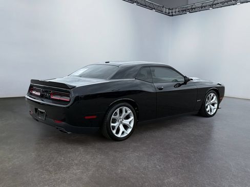 Used 2019 Dodge Challenger R/T RWD image 3