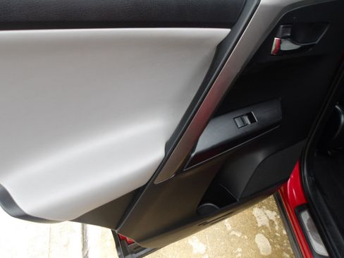 Used 2017 Toyota RAV4 XLE image 16