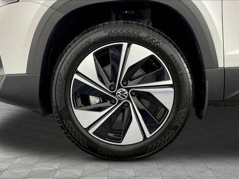 Used 2025 Volkswagen Taos SE AWD/4WD image 32