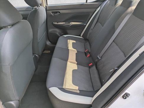 Used 2022 Nissan Versa SV FWD image 17