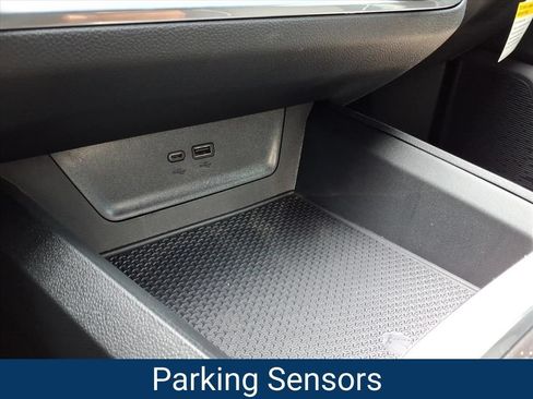 New 2026 Chevrolet Equinox LT w/ Convenience Package II FWD image 6